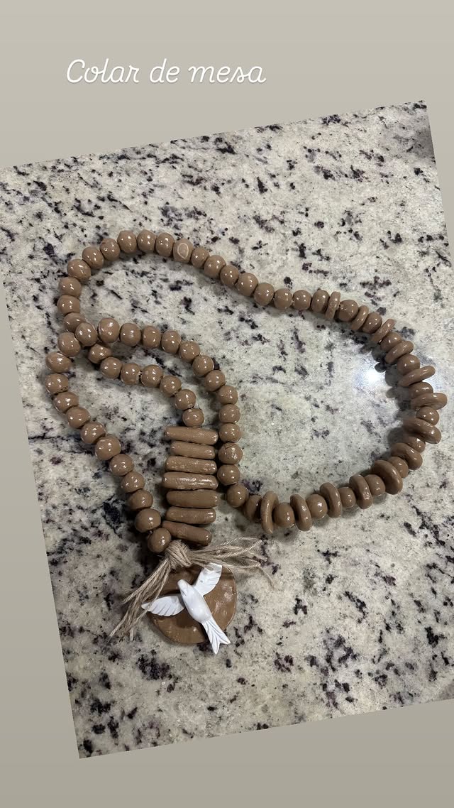 Colar de mesa com Divino Espírito Santo