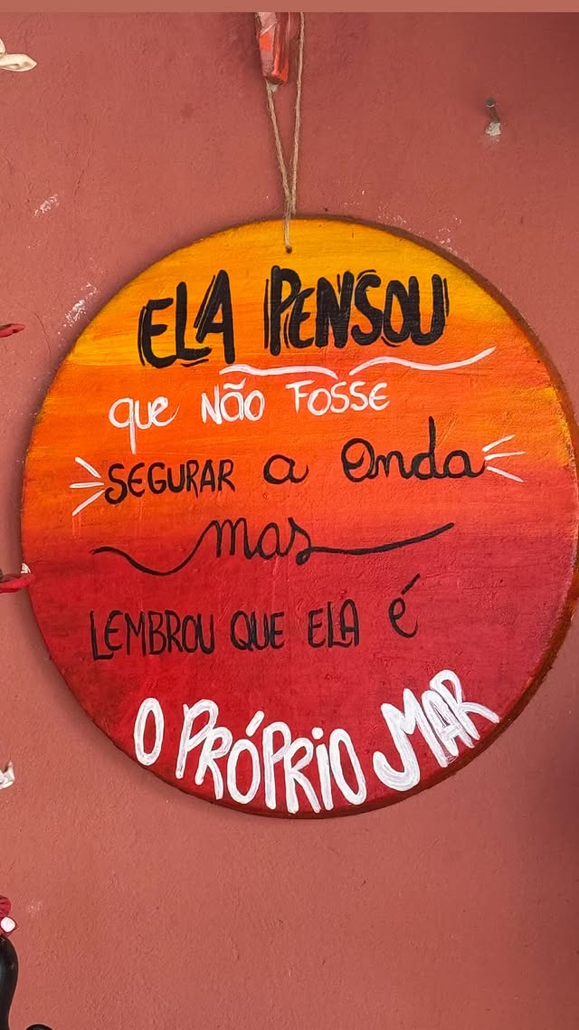 Placa — Ela é o próprio mar