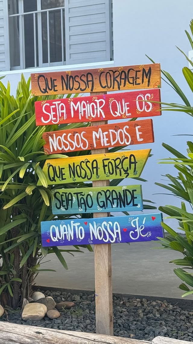 Placa — Coragem, força e fé