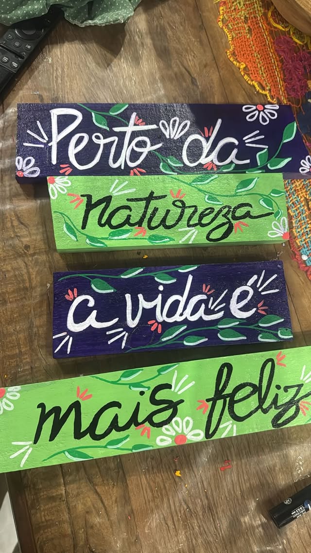 Placa — Perto da natureza a vida é mais feliz