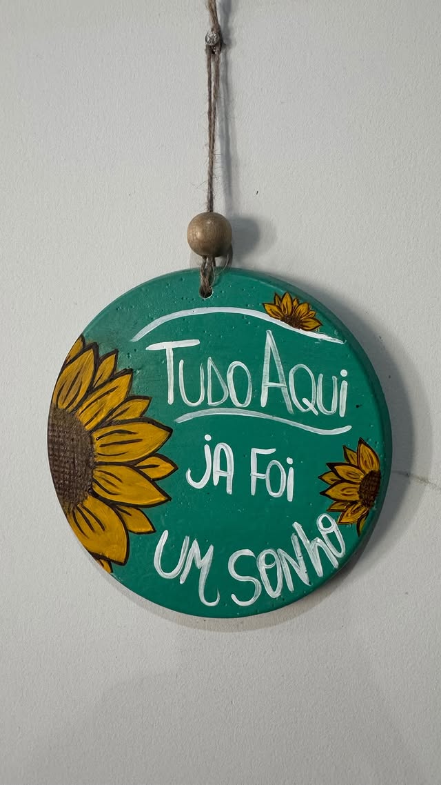 Placa com girassóis — Tudo aqui já foi um sonho