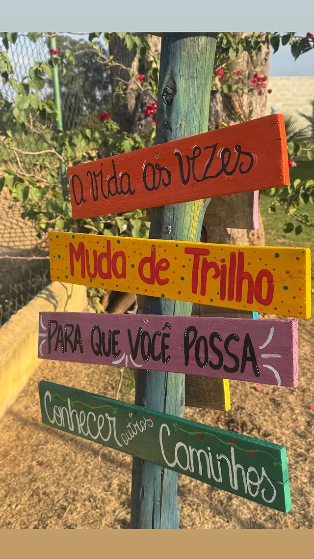 Placa — A vida às vezes muda de trilho