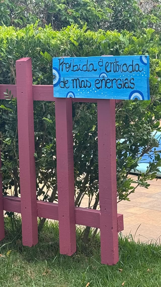 Placa — Proibida a entrada de más energias