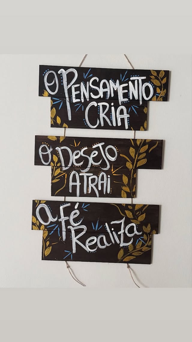 Placa — O pensamento cria, o desejo atrai, a fé realiza