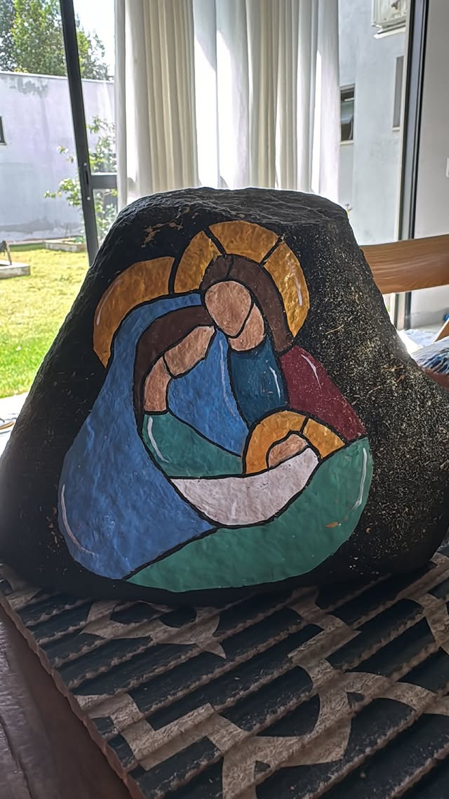 Pedra pintada — Sagrada Família