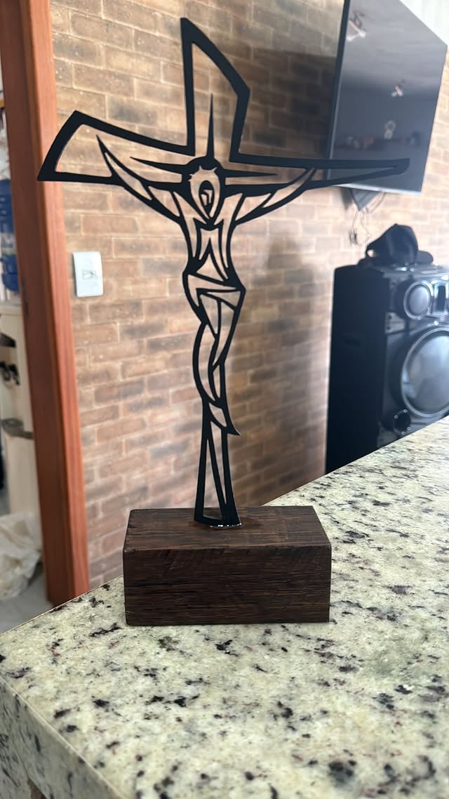 Crucifixo decorativo com base