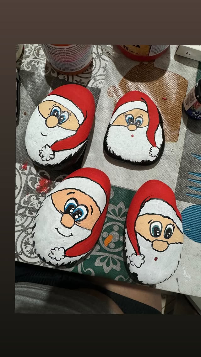 Pedras pintadas — Papai Noel