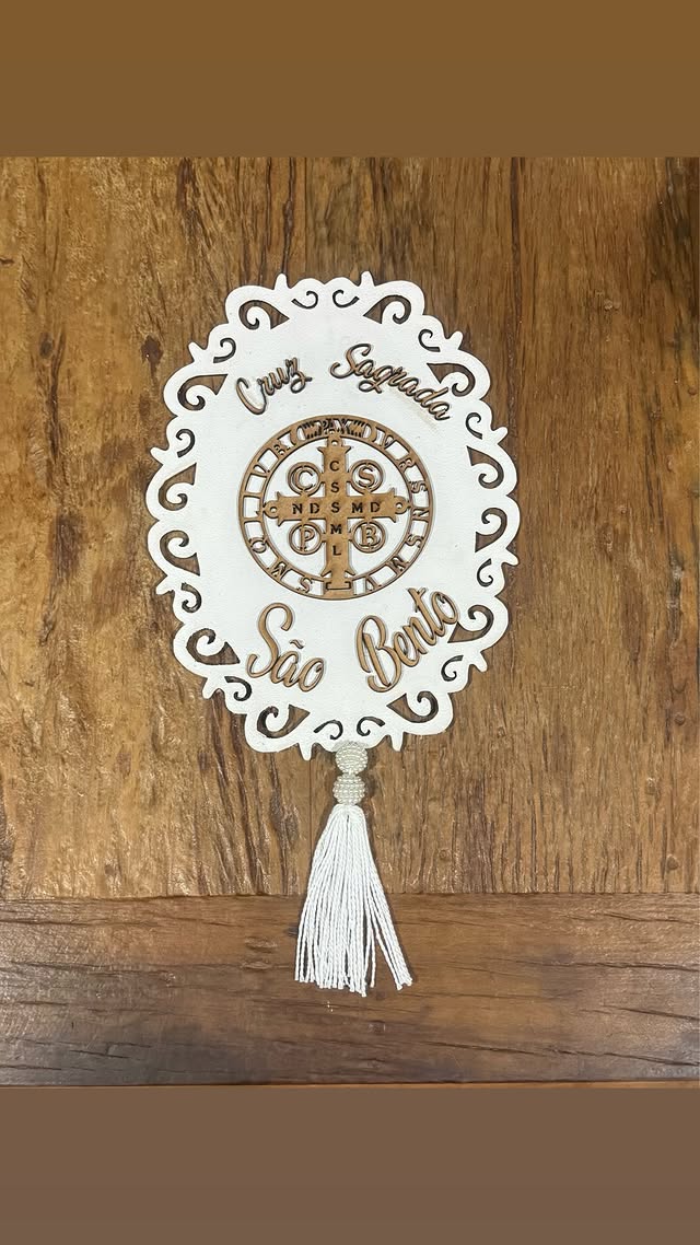 Medalhão decorativo de São Bento