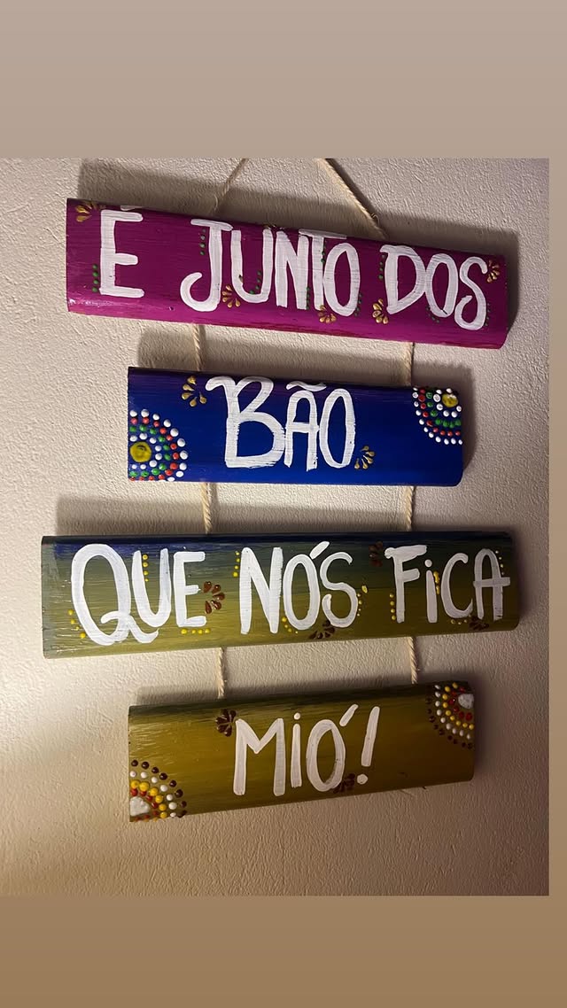 Placa — É junto dos bão que nós fica mió