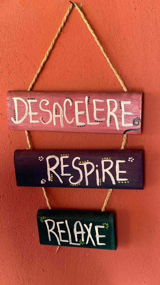 Placa — Desacelere, respire, relaxe