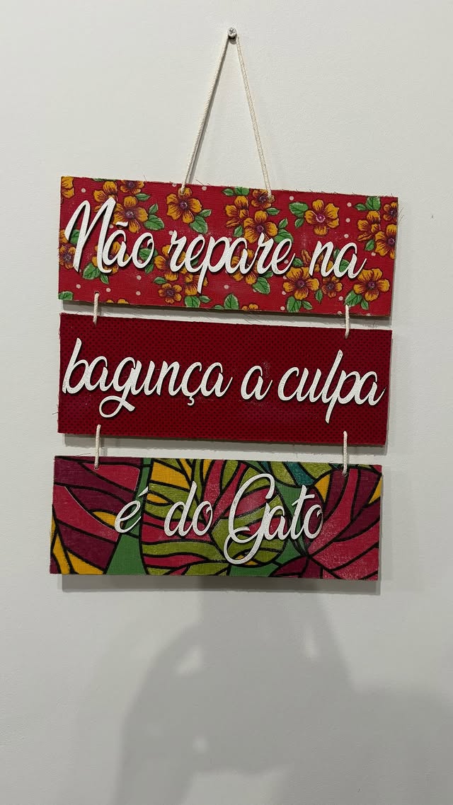 Placa floral — A culpa é do gato