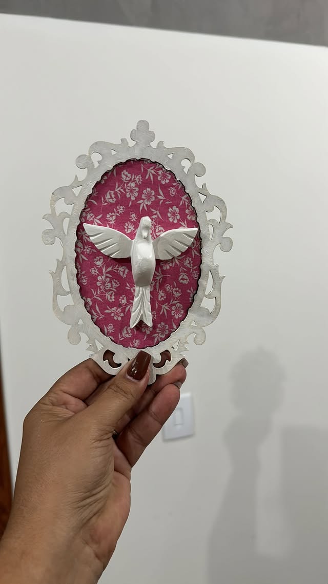 Medalhão floral do Divino Espírito Santo