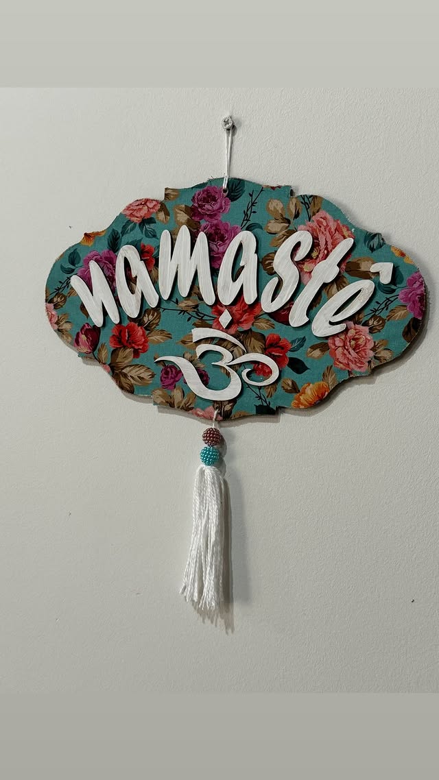Placa floral — Namastê